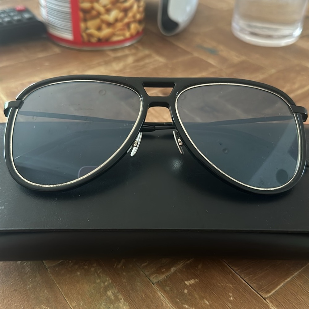 Ysl sunglasses.. very good condition, only worn once - Picture 2 of 3